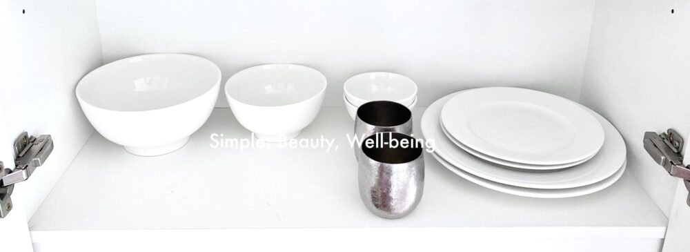 白い陶器の器、チタンカップ